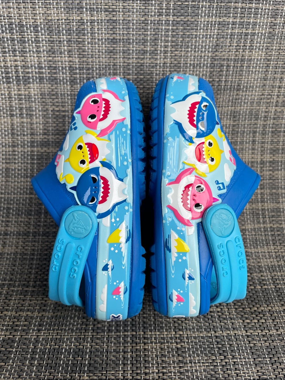 CROCS Baby Shark Pinkfong Band Clogs Slip On Shoes Unisex Infant Toddler Size 4 - Picture 7 of 9